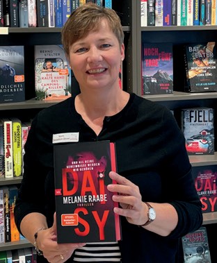 Buchtipp von Karin
Sawallich-Ünver von der Buchhandlung Brockmann: Melanie Raabe, Daisy (Prorotion)